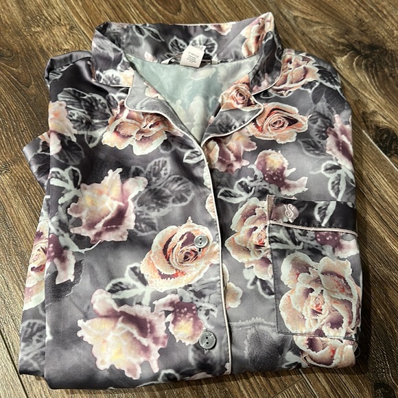 Victoria’s Secret pj set. Long sleeves pants and top - Picture 5 of 10